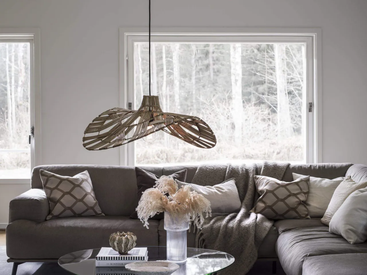 Lampa wisząca do salonu: Jak wybrać idealną? Poradnik