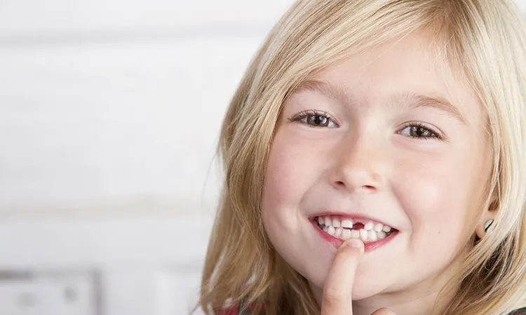 Jak wyrwać zęba mlecznego bez bólu i stresu dla dziecka