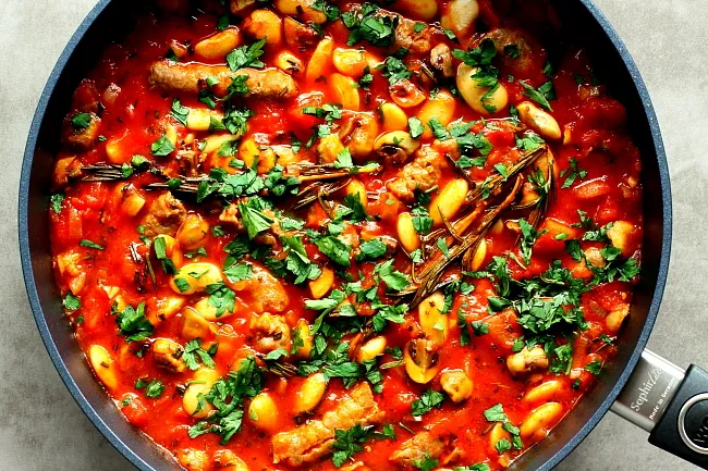 Pyszne i proste dania z pomidorów na obiad, które zaskoczą smakami