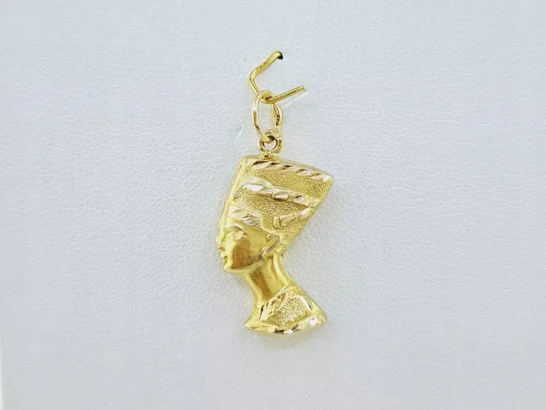 Nefretete wisiorek znaczenie – odkryj jego historię i symbolikę