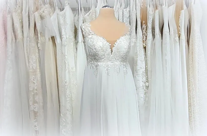 Idealna suknia ślubna w ciąży: jak wybrać komfortowy fason?