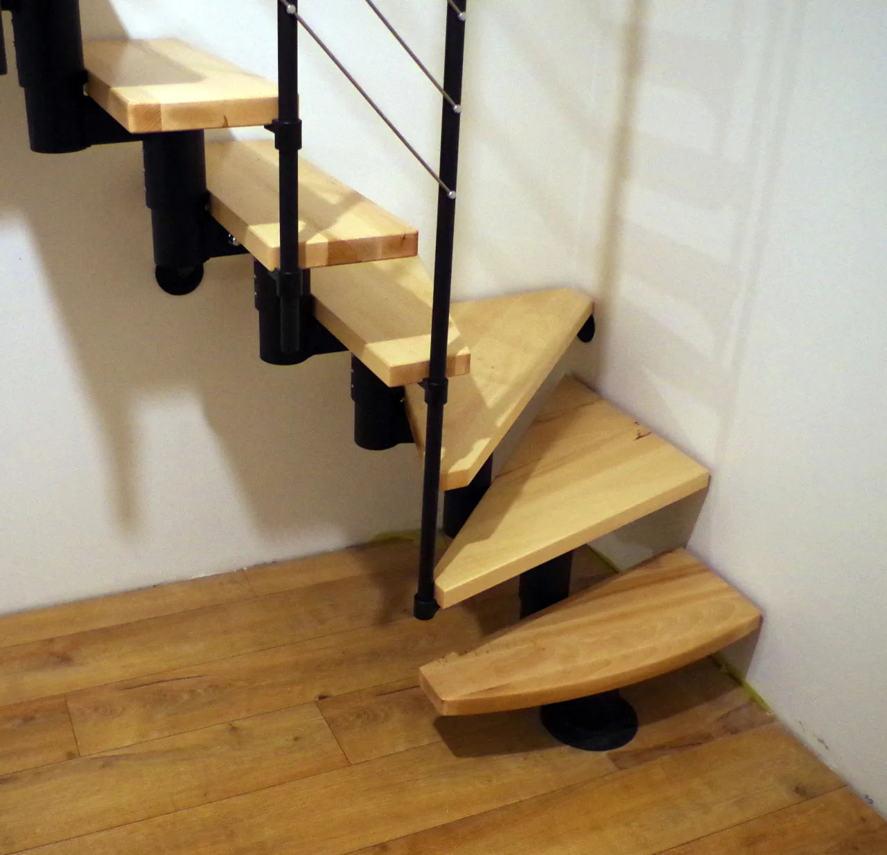 Małe schody zabiegowe: oszczędność miejsca i funkcjonalność