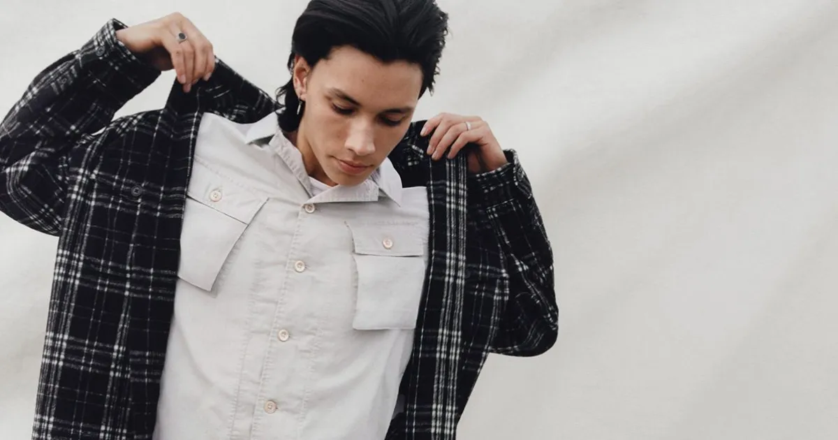 Modne koszule męskie: aktualne trendy i stylizacje 2023