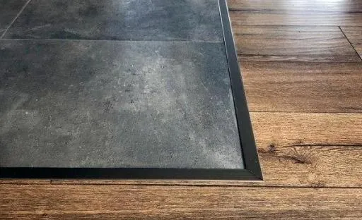 Jak połączyć panele z płytkami bez błędów - sprawdzone metody i porady