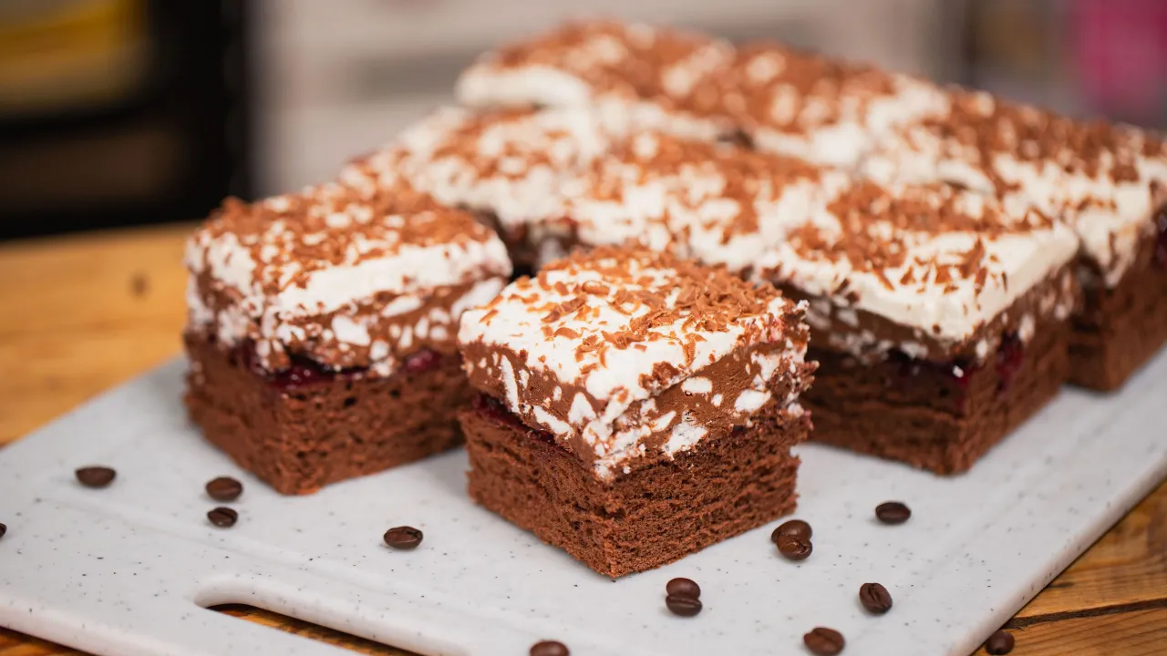 Pyszny przepis na ciasto kostka hiszpańska królewska, które zachwyca