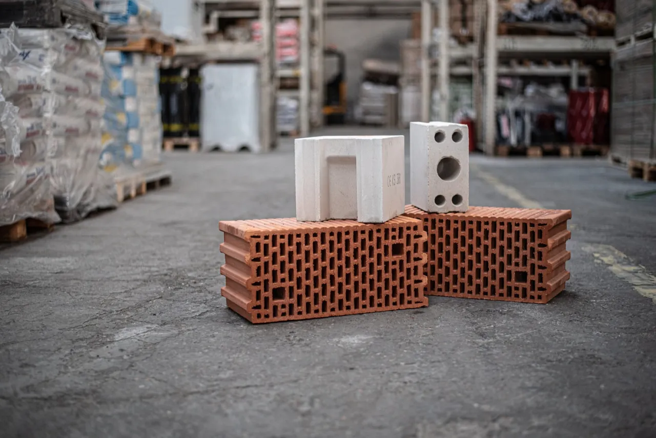 Ile cegieł na m2? Sprawdź, jak uniknąć błędów w obliczeniach