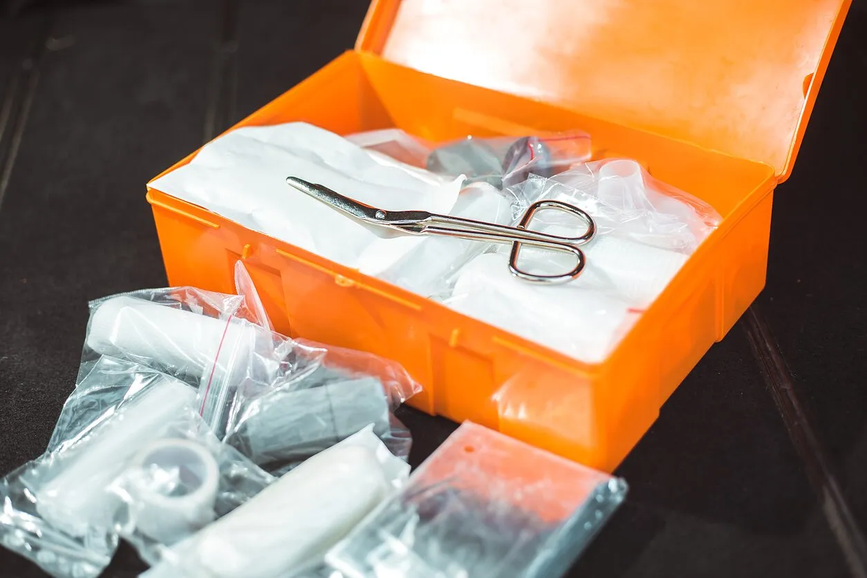 Czy apteczka samochodowa ma termin ważności? Sprawdź, by uniknąć problemów