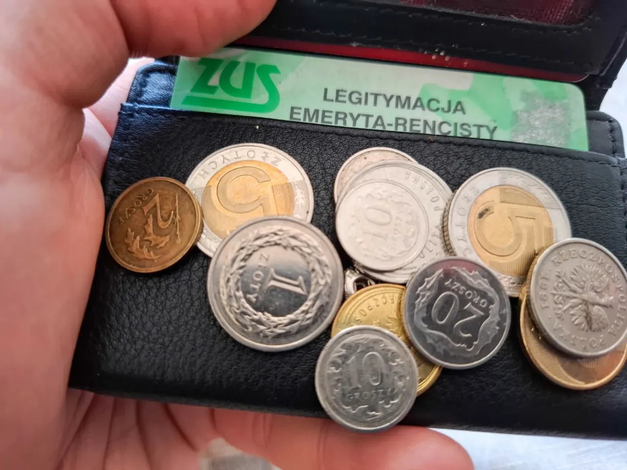 ZUS na pół etatu: Ile zapłacisz? Wpływ na emeryturę i zasiłki