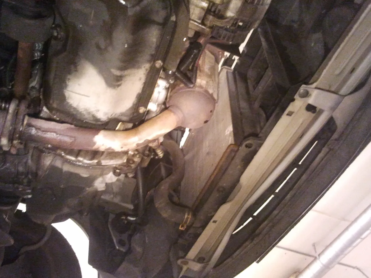 Gdzie jest czujnik wentylatora Peugeot 206? Lokalizacja i wymiana