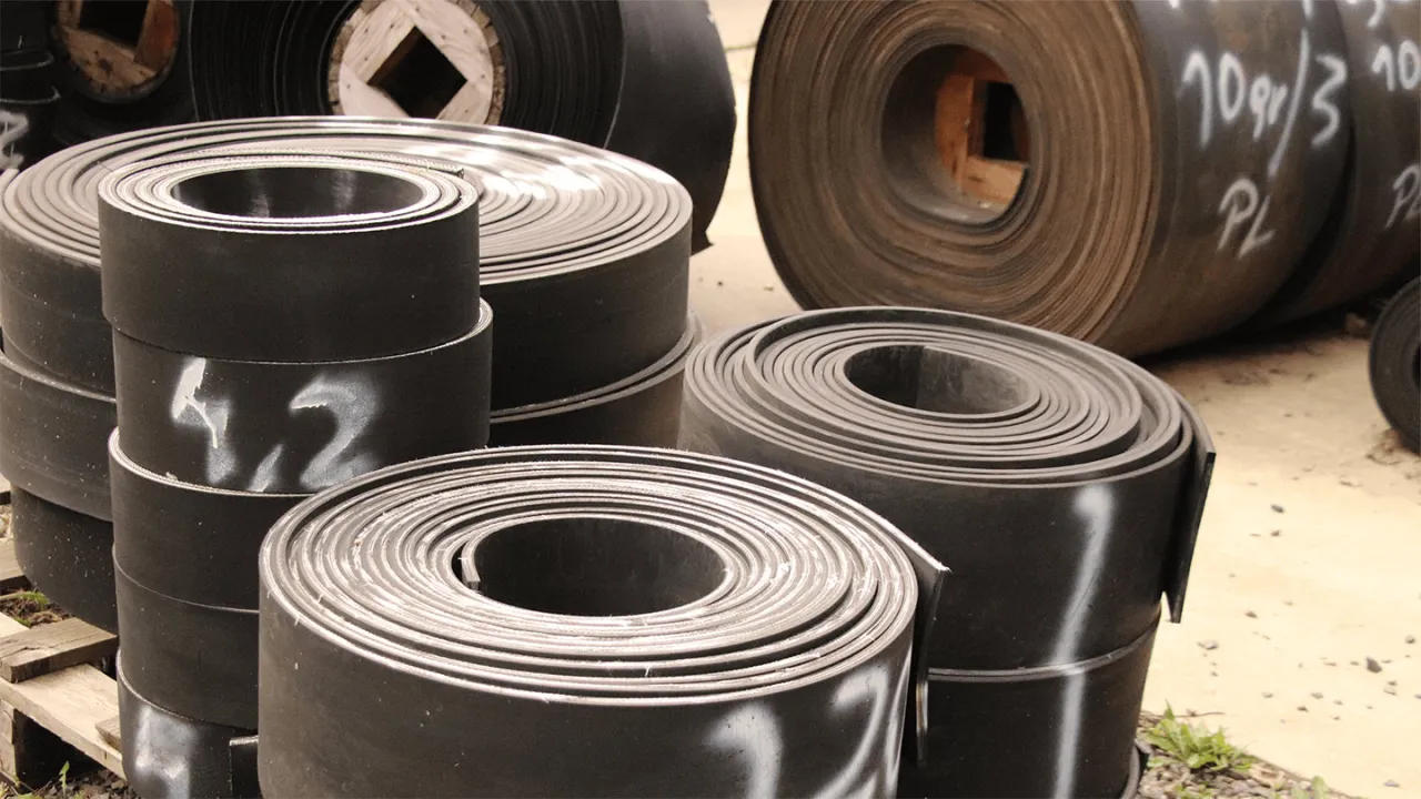 Pasy gumowe zbrojone – wytrzymałość i zastosowanie w przemyśle