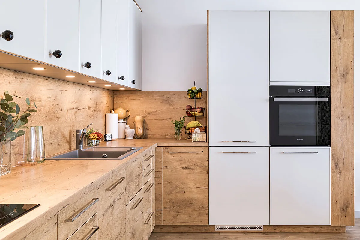 Jak urządzić kuchnię tanim kosztem? Sprawdzone triki eksperta!