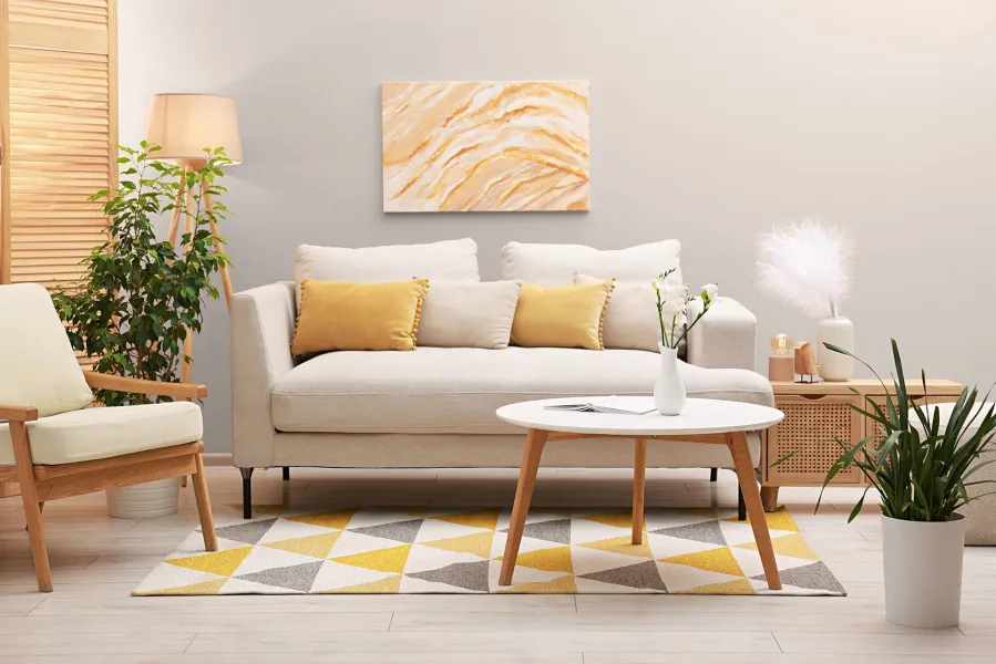 Beżowy salon bez nudy: 5 sposobów na ożywienie neutralnej przestrzeni