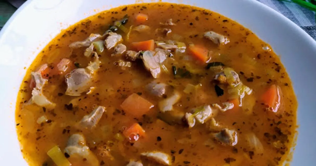 Aromatyczne flaczki z żołądków drobiowych - przepis na idealną zupę