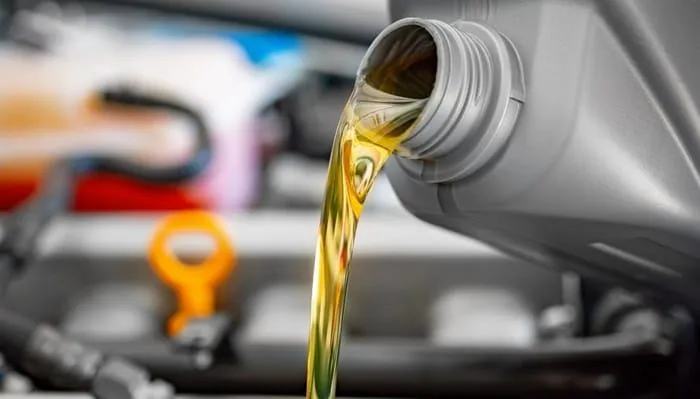 Co ile wymieniać olej w ciężarówce, aby uniknąć kosztownych awarii?