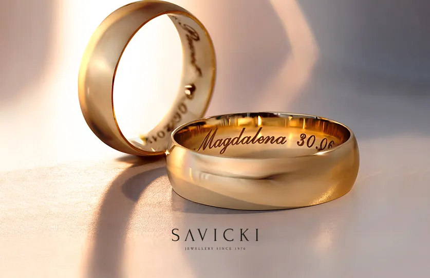 Kto powinien nieść obrączki do ślubu? Odkryj tradycyjne role i alternatywy