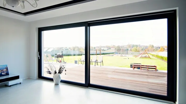 Ile kosztuje okno tarasowe przesuwne? Sprawdź ceny i materiały