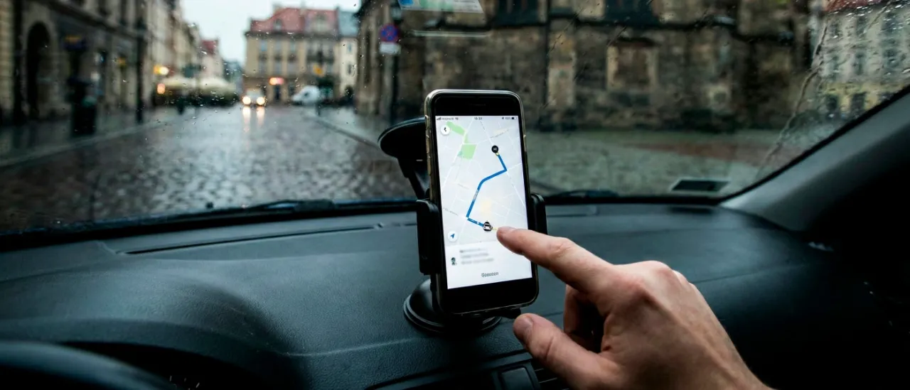 Zarobki Ubera w Polsce: 3500-5500 zł netto? Pełna kalkulacja!