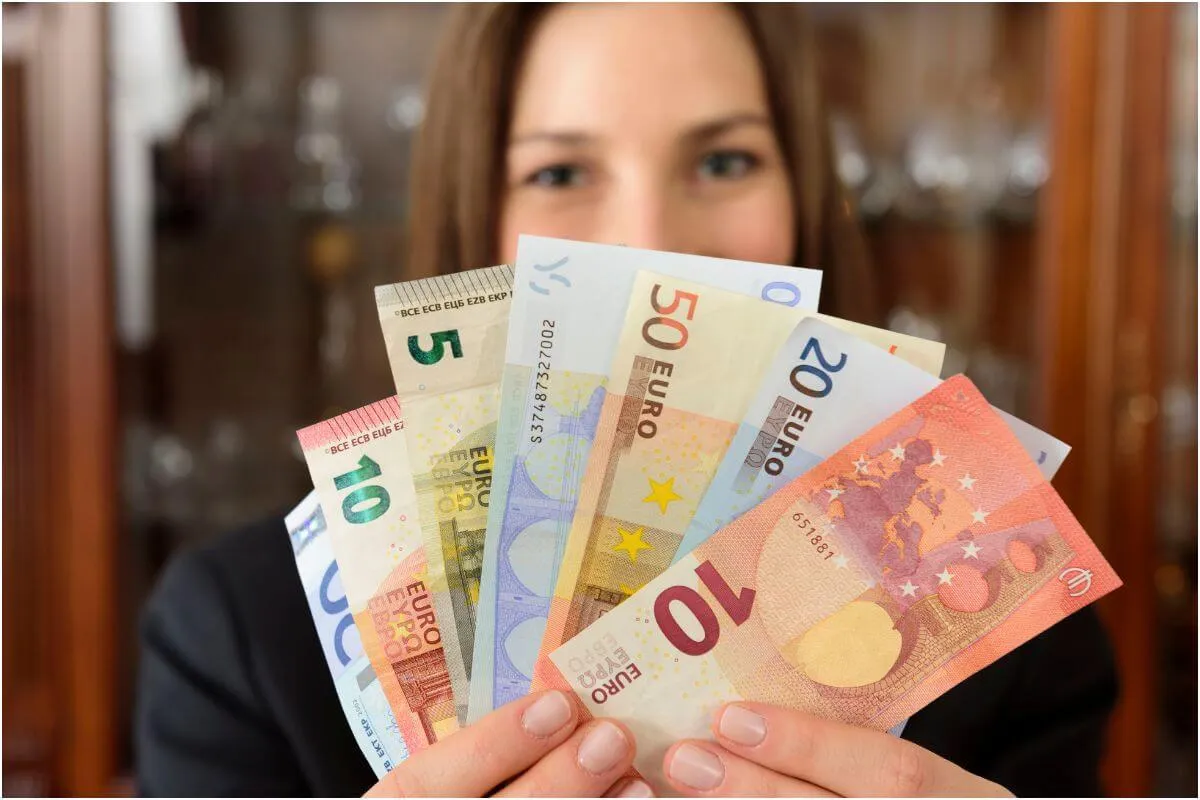 Ile zarabia opiekunka w Niemczech? Poznaj prawdę o wynagrodzeniach