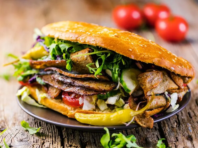 Czy kebab jest niezdrowy? Odkryj ukryte zagrożenia dla zdrowia