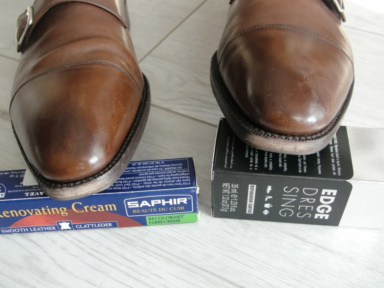 Czym pomalować obcasy w butach, aby skutecznie ukryć uszkodzenia?