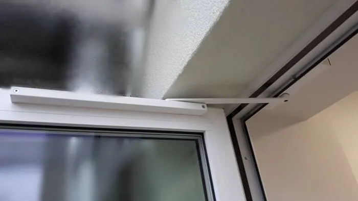 Najlepszy samozamykacz do drzwi zewnętrznych - wybierz mądrze i bezpiecznie