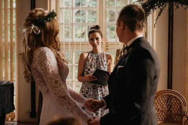 Ślub humanistyczny: Co to? Czy ma moc prawną? Pełny przewodnik