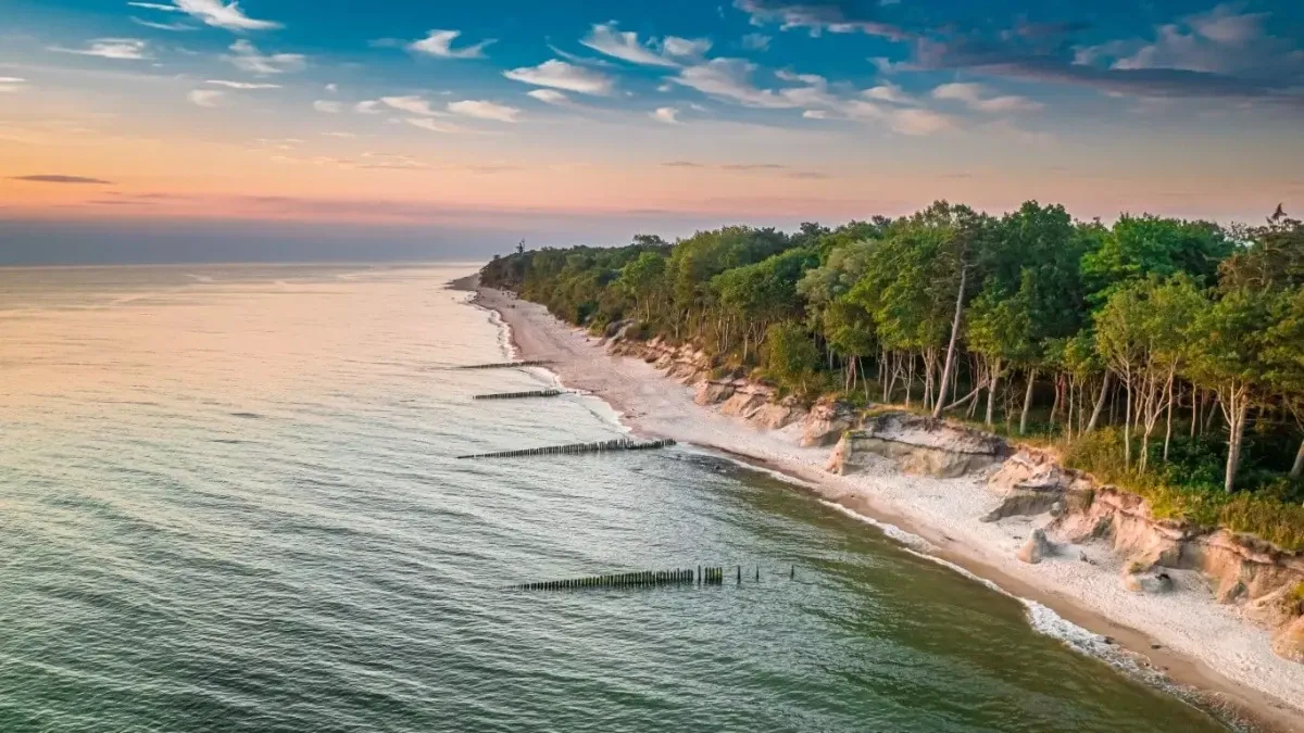 Ile kosztuje nocleg nad morzem? Ceny, które Cię zaskoczą