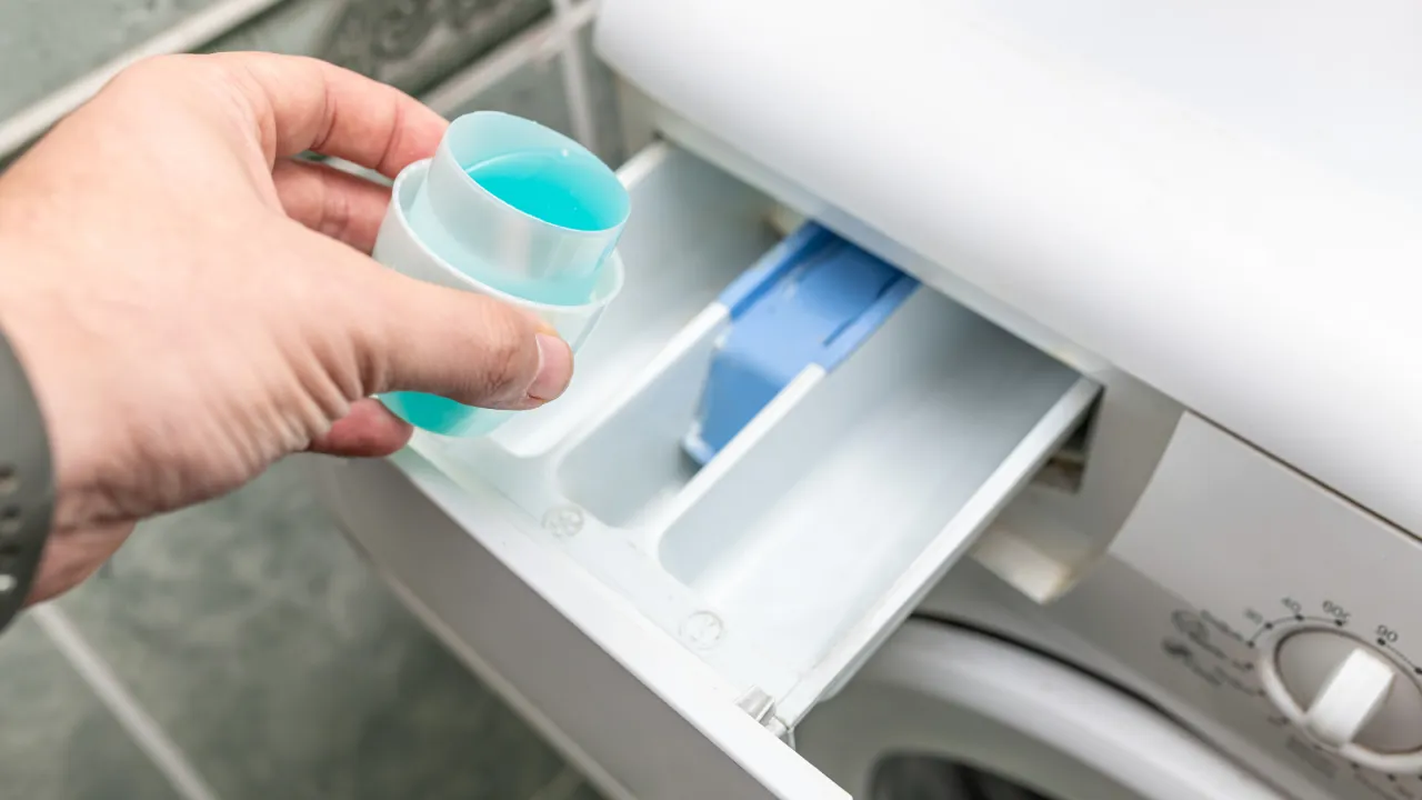 Gdzie płyn do prania? Oto jak poprawnie go wlać do pralki