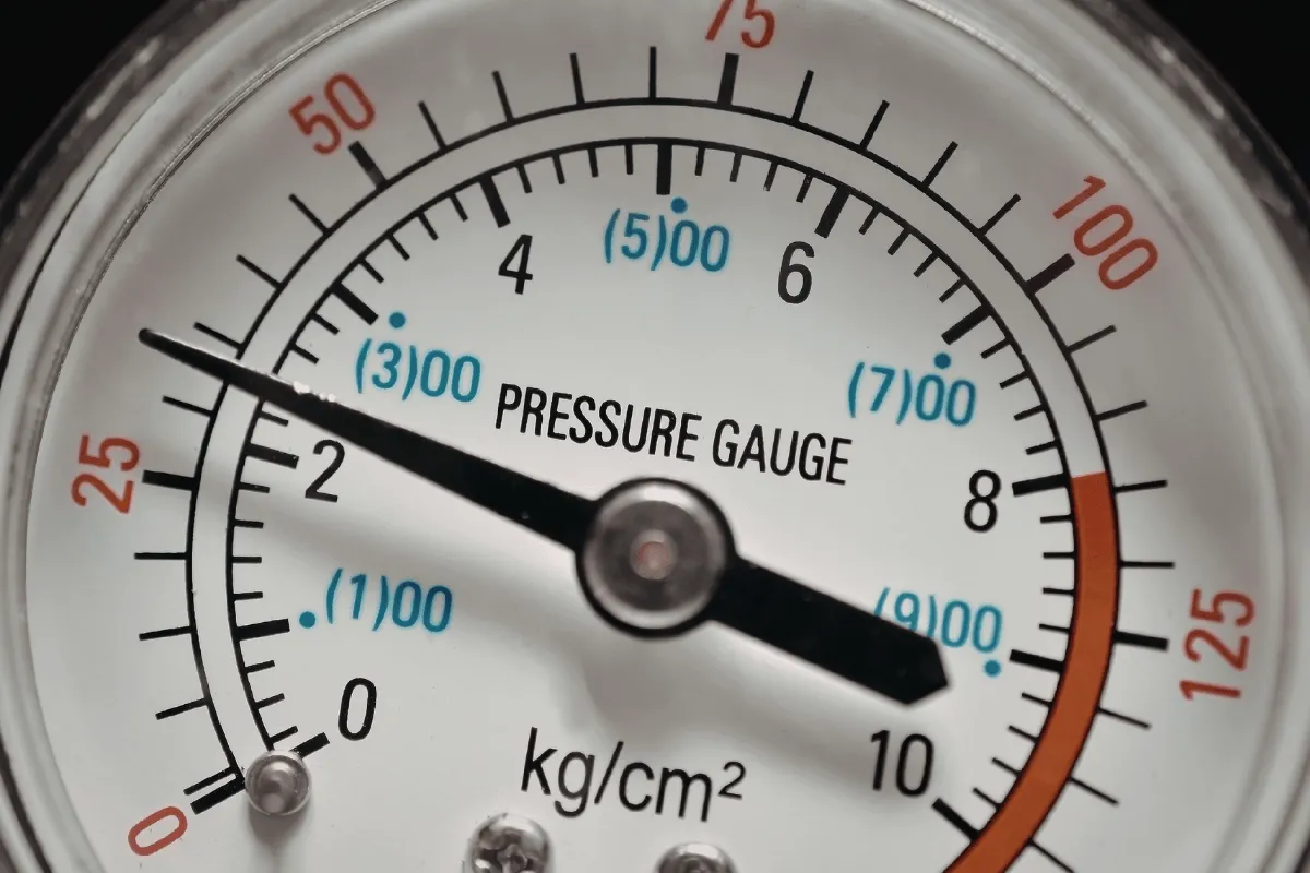 Zbyt wysokie ciśnienie w piecu gazowym? Jak bezpiecznie obniżyć