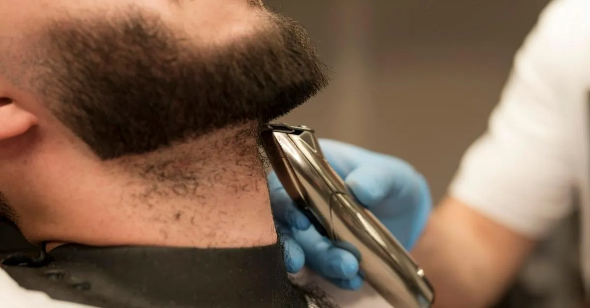 Jak golić twarz trymerem bez podrażnień i z idealnym efektem