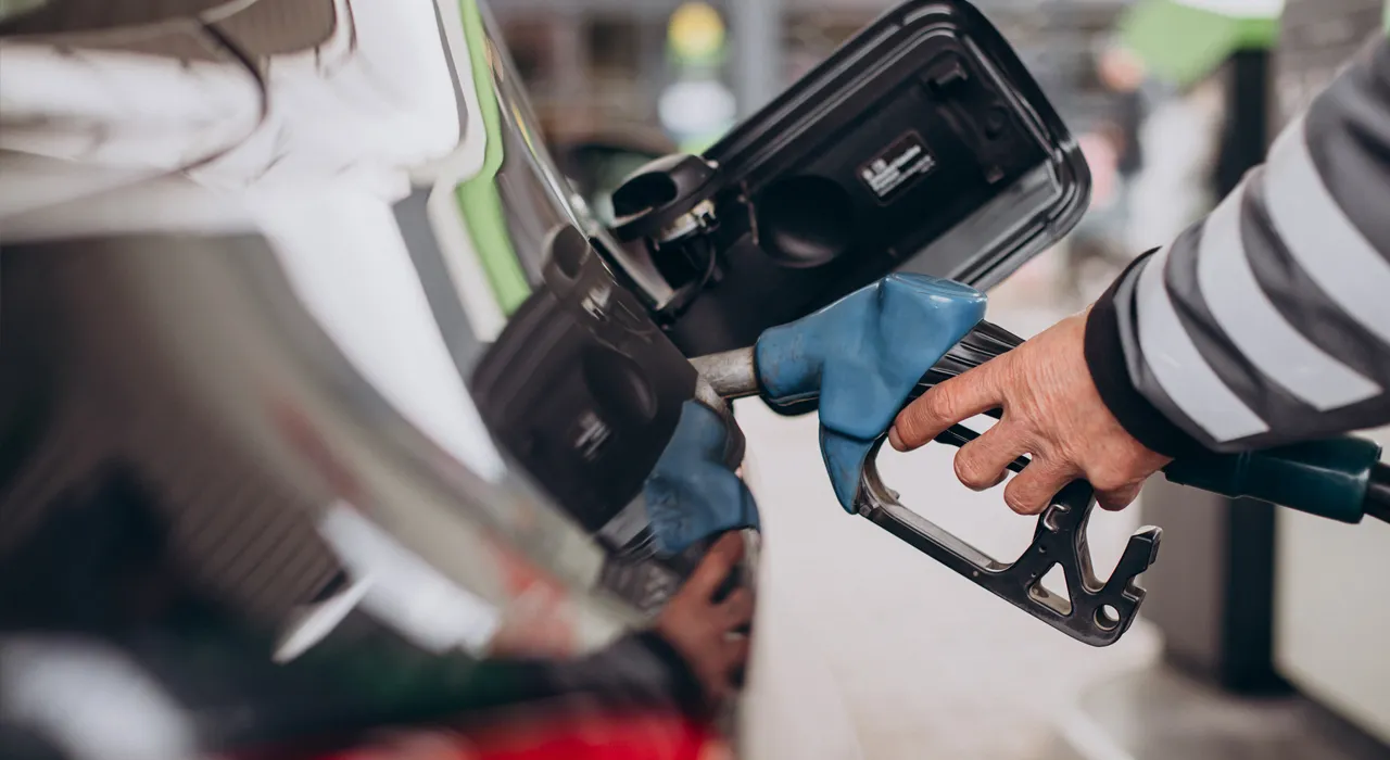 Jak pozbyć się zapachu benzyny - skuteczne metody i porady