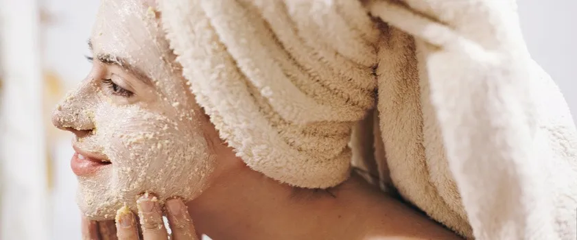 Jaki peeling do cery dojrzałej? Poznaj skuteczne opcje dla zdrowej skóry