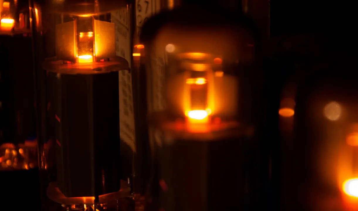 Najpopularniejsze lampy elektronowe - kompletny katalog z parametrami 2025