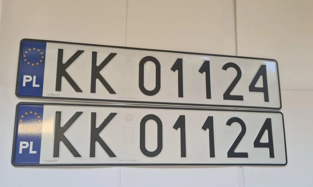 Tablice rejestracyjne KK: Co oznacza ten kod na polskich tablicach?