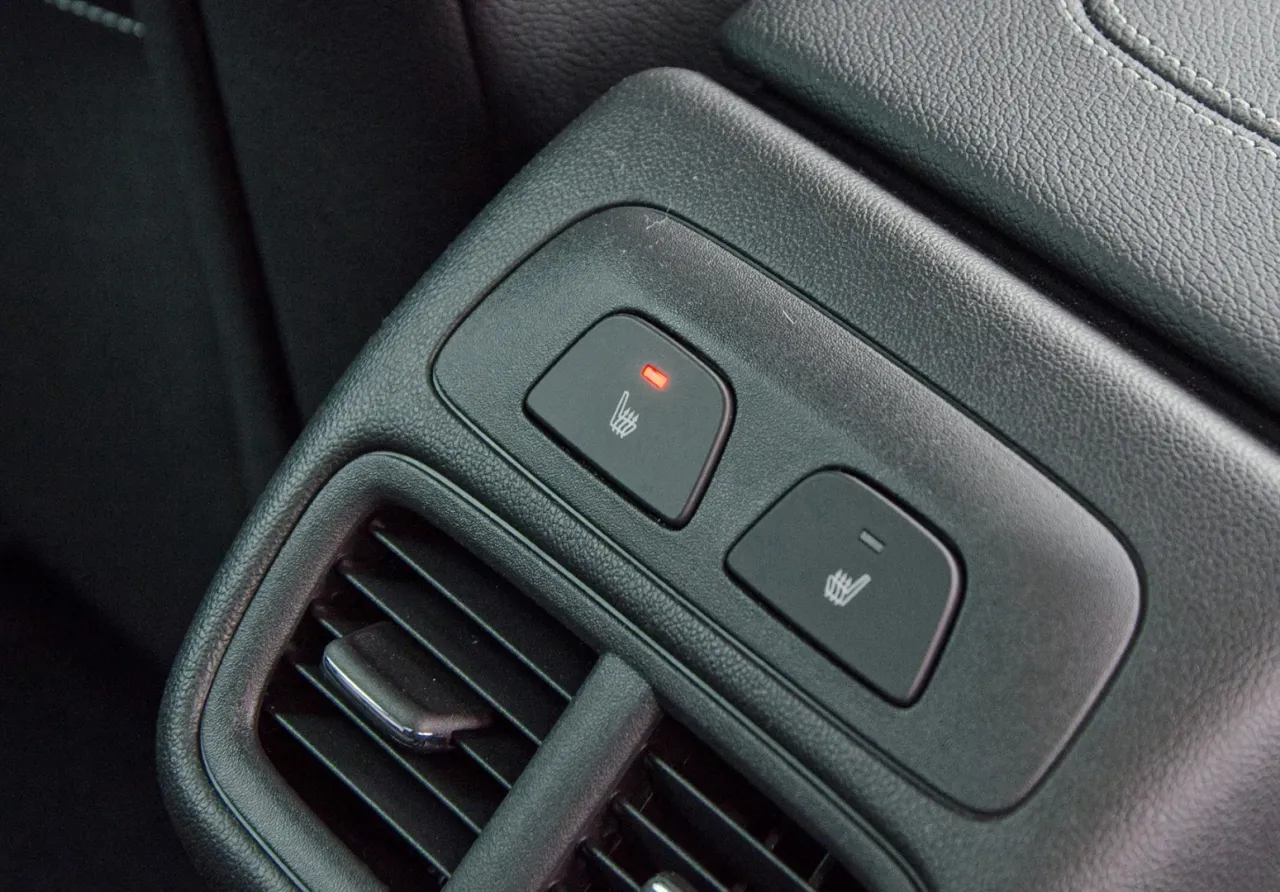 Podgrzewane fotele czy warto? Zobacz zalety i wady tej funkcji