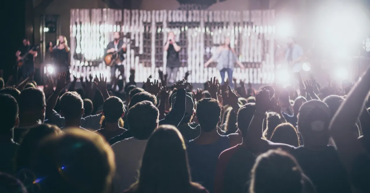 Gdzie bezpiecznie kupić bilety na koncert, aby uniknąć oszustw?