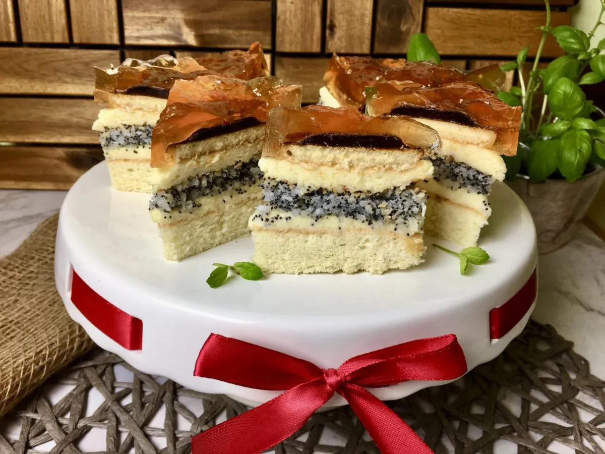 Przepis na ciasto delicjusz - łatwy sposób na pyszny deser warstwowy