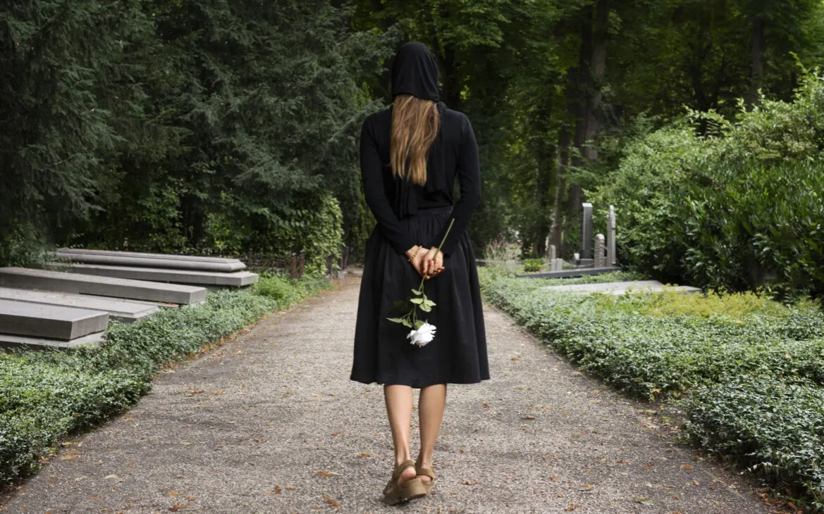 Jak wybrać idealny outfit na Wszystkich Świętych – porady i inspiracje na cmentarz