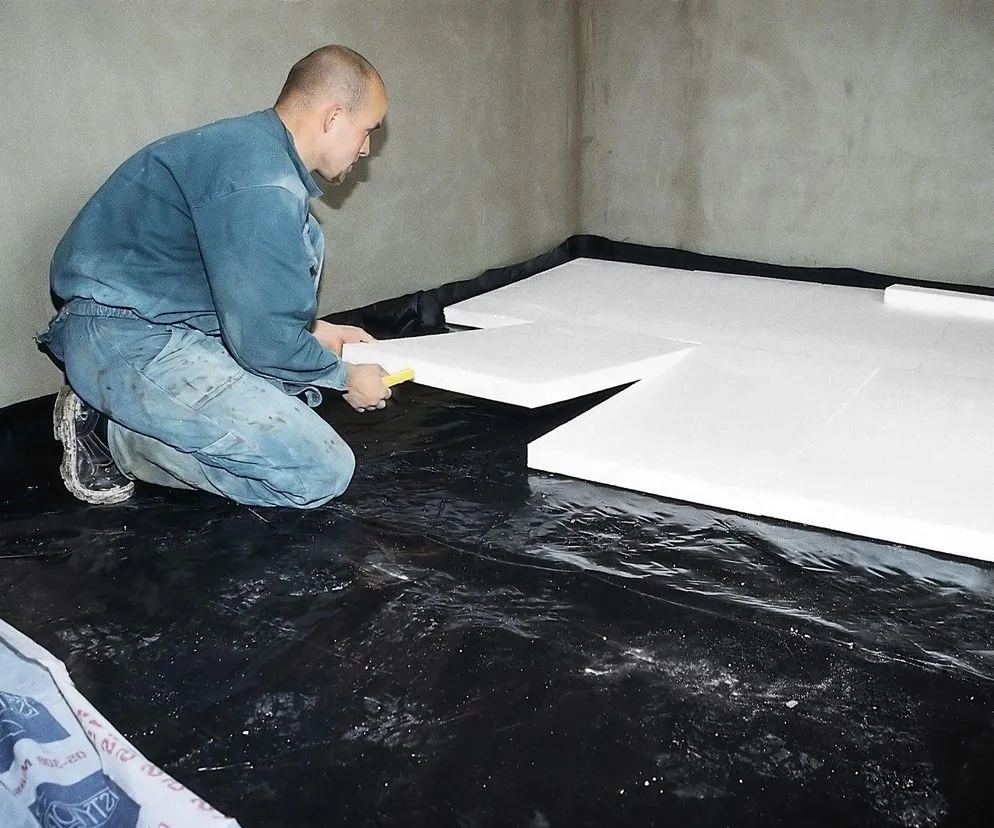 Jaki styropian na podłogę pod wylewkę? Wybierz mądrze i oszczędzaj!