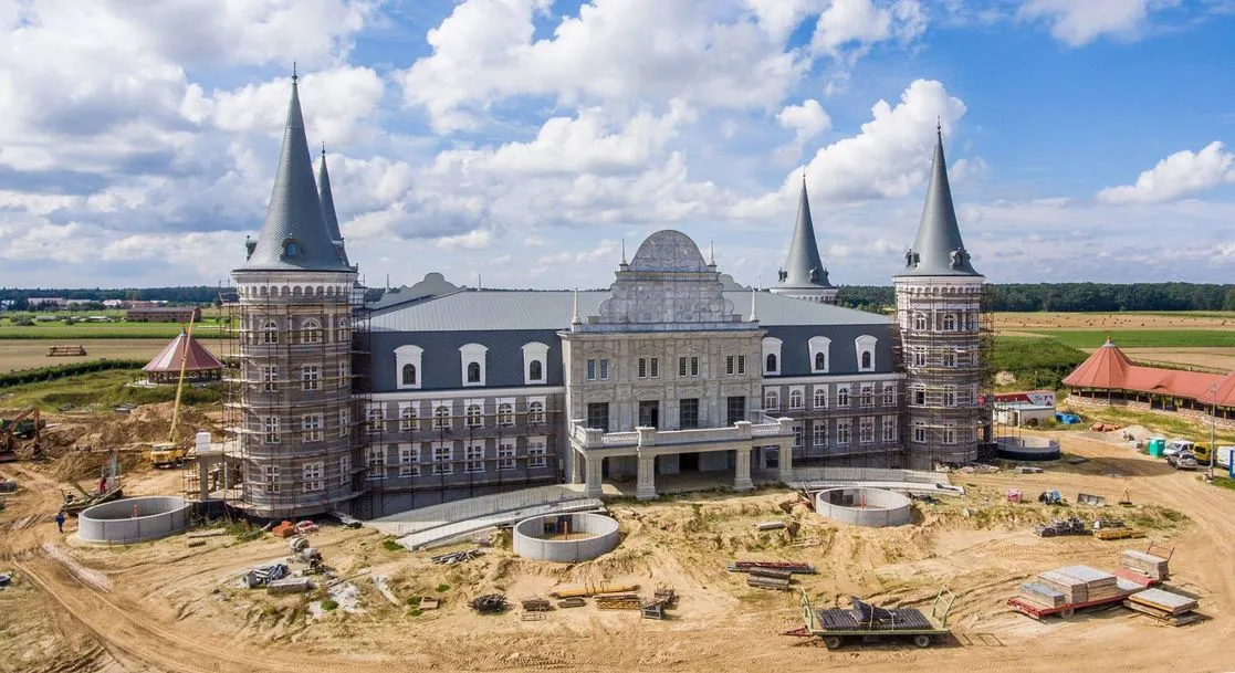 Kiedy otwarcie hotelu Cztery Wieże w Katarzyninie? Sprawdź najnowsze wieści