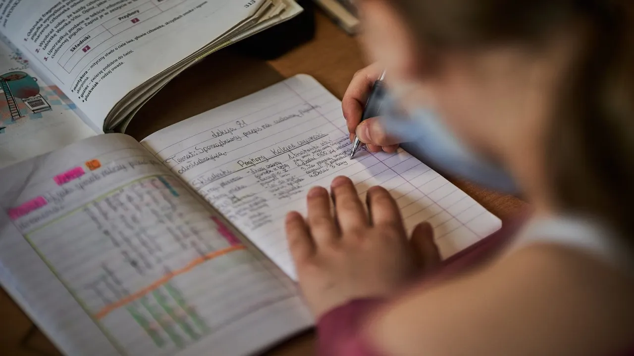 Czy nauczyciel może ocenić zeszyt? Prawo i praktyka