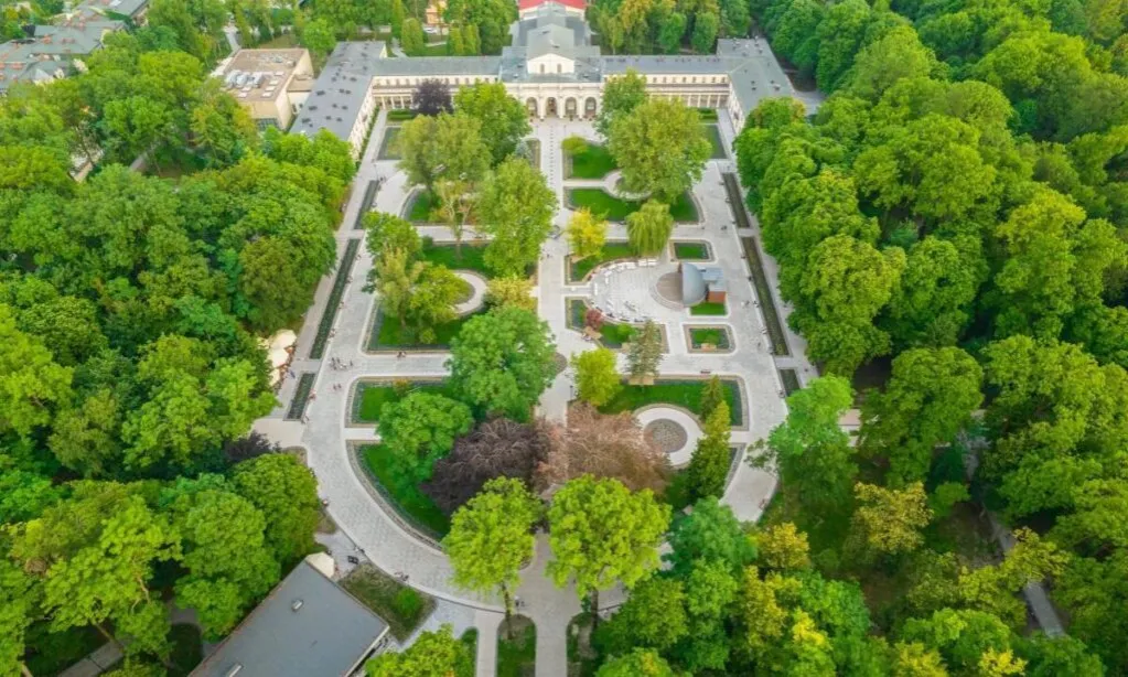 Atrakcje w Busku-Zdroju: Odkryj najpiękniejsze miejsca i uzdrowiska