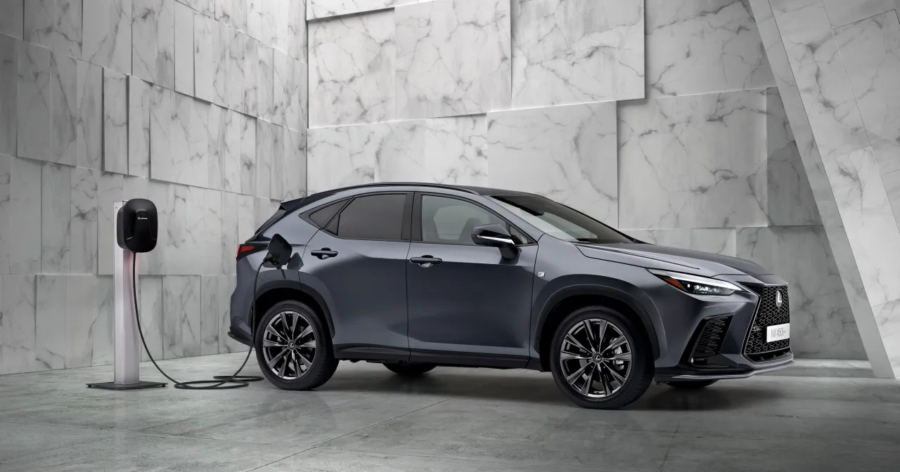 Lexus NX 300h pojemność baku – co musisz wiedzieć o zasięgu?