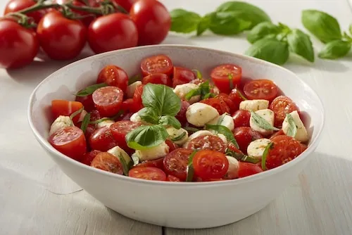 Jaki sos do pomidorów z mozzarellą? Klasyka i kreatywne pomysły