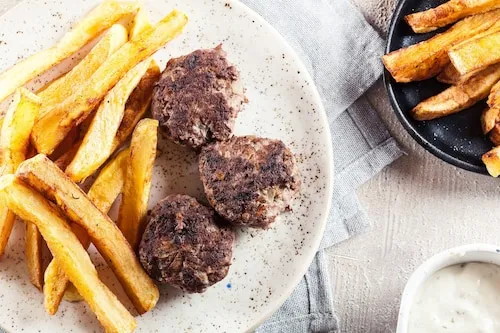 Frytki z czym na obiad – najlepsze pomysły na pyszne połączenia