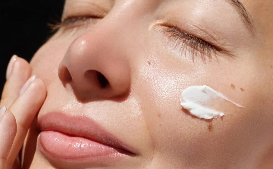 Jak mieć idealną cerę: skuteczne metody na piękną skórę każdego dnia