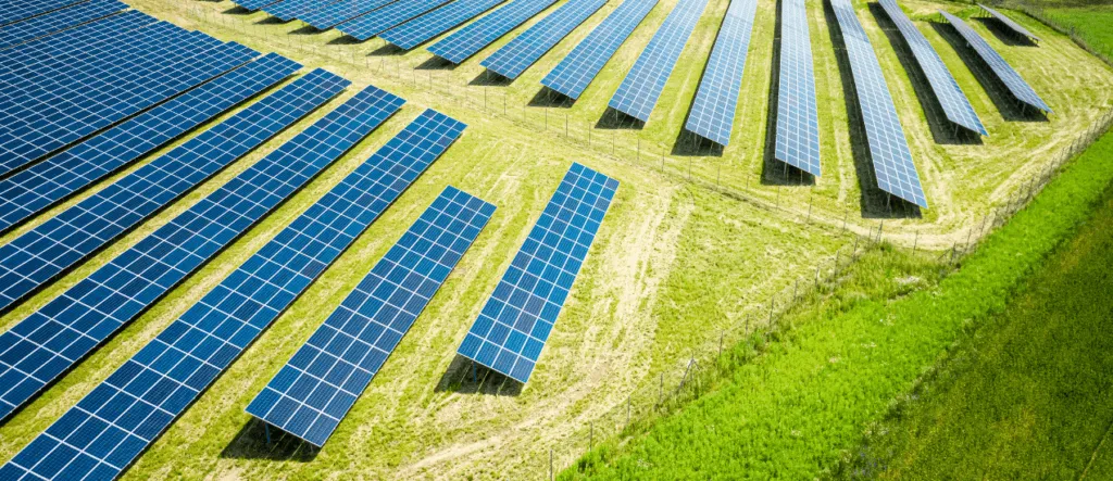 Zarabiaj na fotowoltaice: Rewolucyjne sposoby na zysk z energii słonecznej