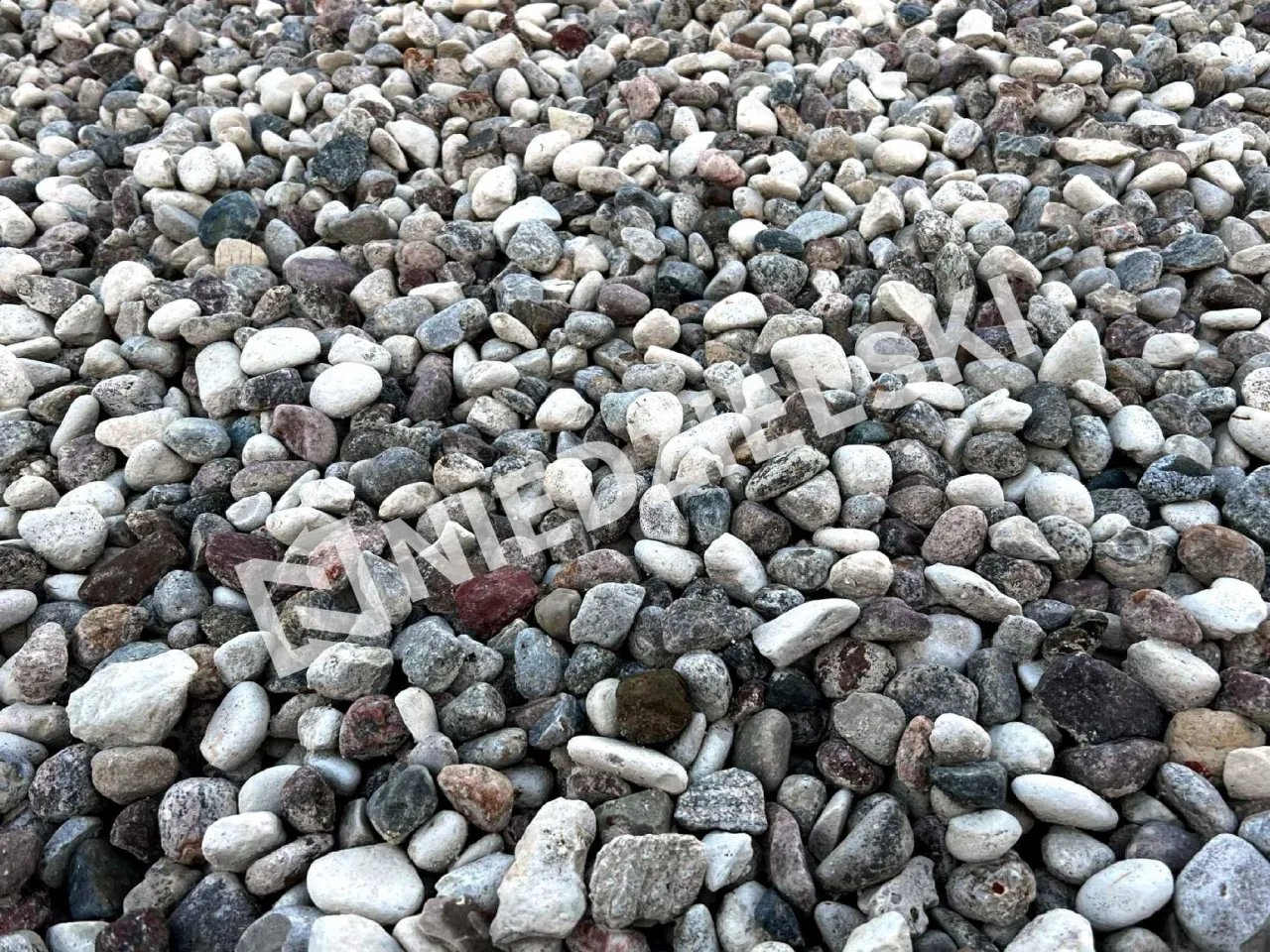 Jaki kamień pod drenaż oczyszczalni? Wybierz żwir 16-32 mm!