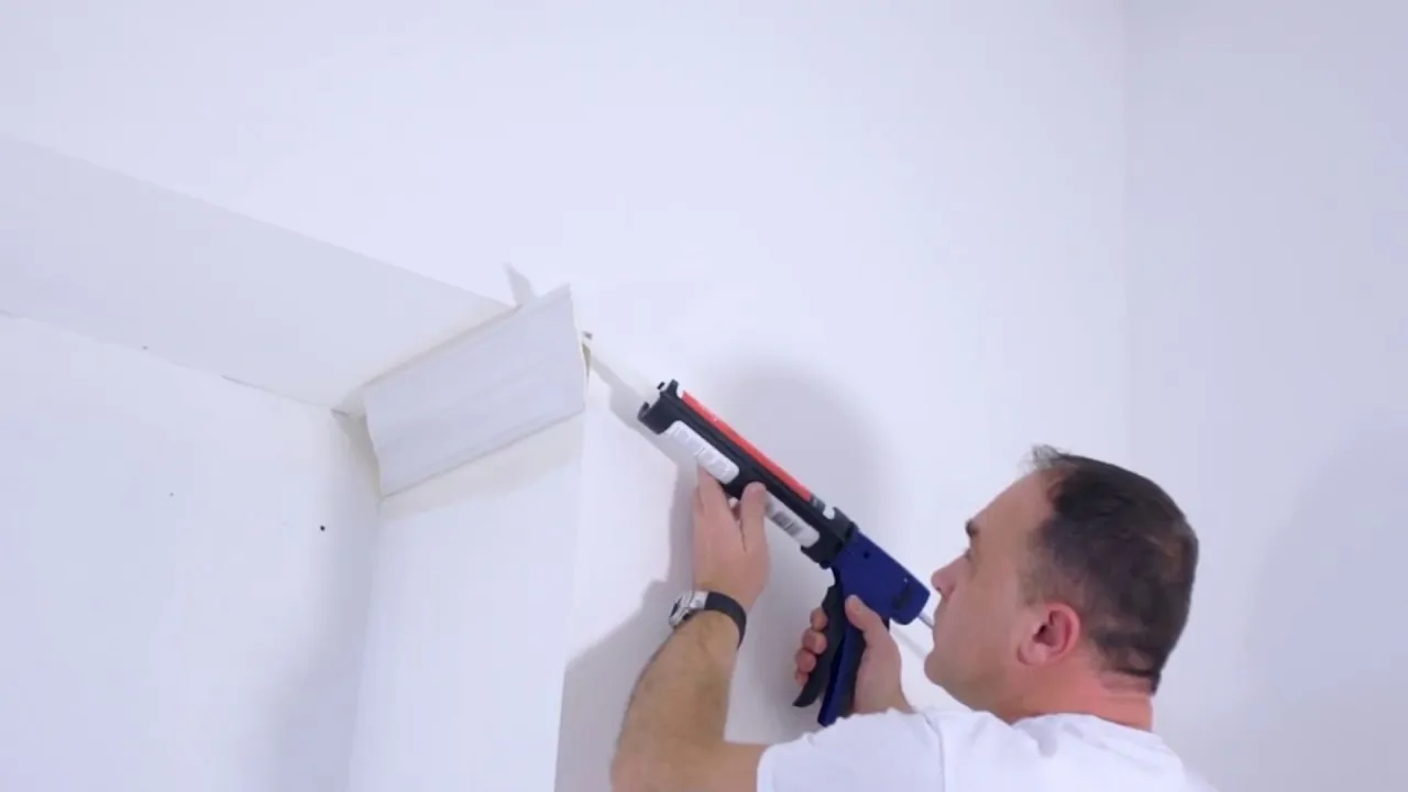 Jak dociąć listwy styropianowe do sufitu: 7 prostych kroków