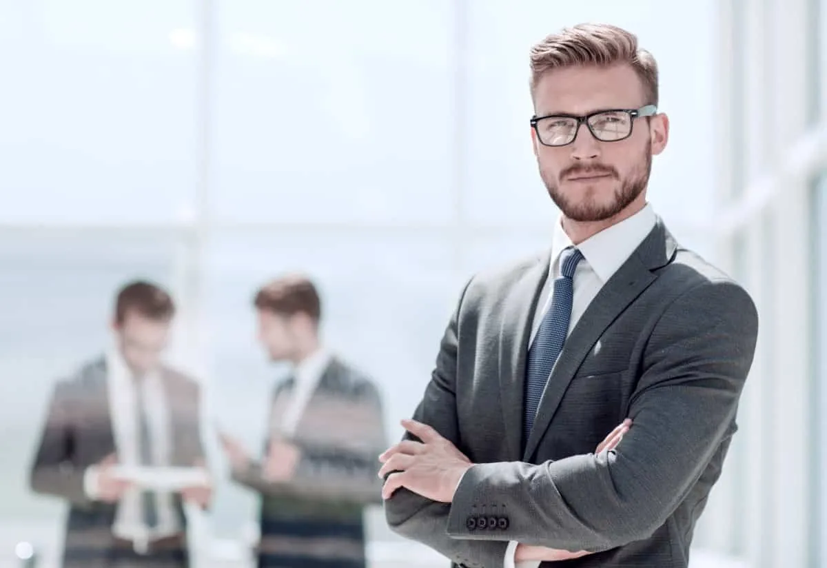 Ile zarabia adwokat miesięcznie? Zaskakujące fakty o wynagrodzeniach